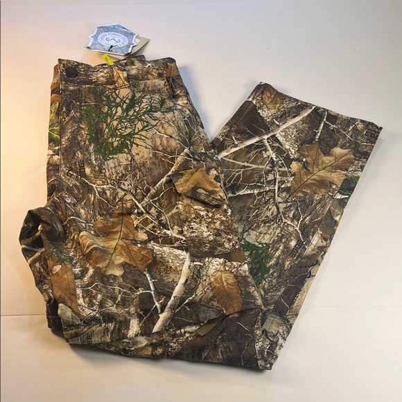 Magellan Outdoors Other - Magellan Realtree Camouflage Leaf Print Pants Adjustable Waist Sz Youth L